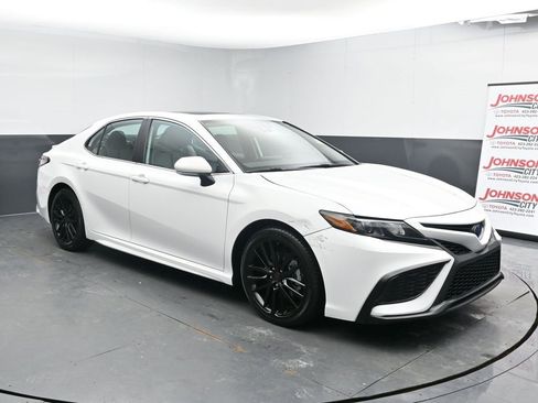 Used 2024 Toyota Camry SE w/ Audio Upgrade Package image 2