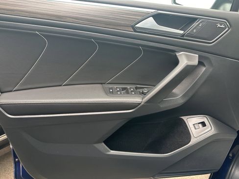 Certified 2022 Volkswagen Tiguan SEL R-Line image 10