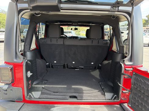 Used 2018 Jeep Wrangler Unlimited Sport S AWD/4WD image 13