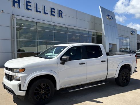 Used 2019 Chevrolet Silverado 1500 Custom AWD/4WD image 3