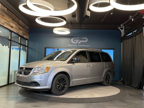 Used 2018 Dodge Grand Caravan SE w/ UConnect Hands-Free Group FWD image 7