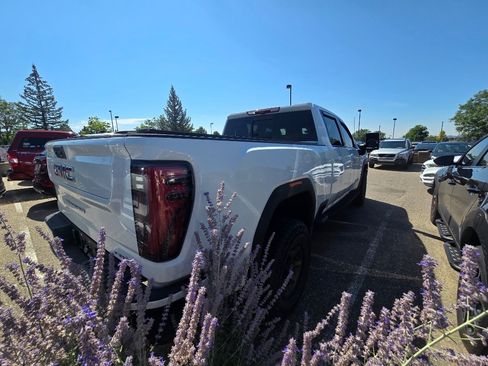 Used 2024 GMC Sierra 2500 AT4 w/ AT4 Premium Plus Package AWD/4WD image 4