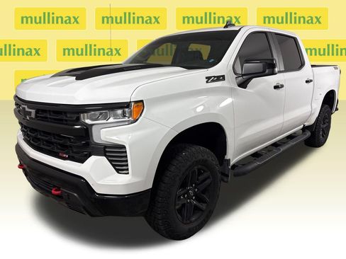 Used 2025 Chevrolet Silverado 1500 LT Trail Boss w/ Convenience Package II AWD/4WD image 15