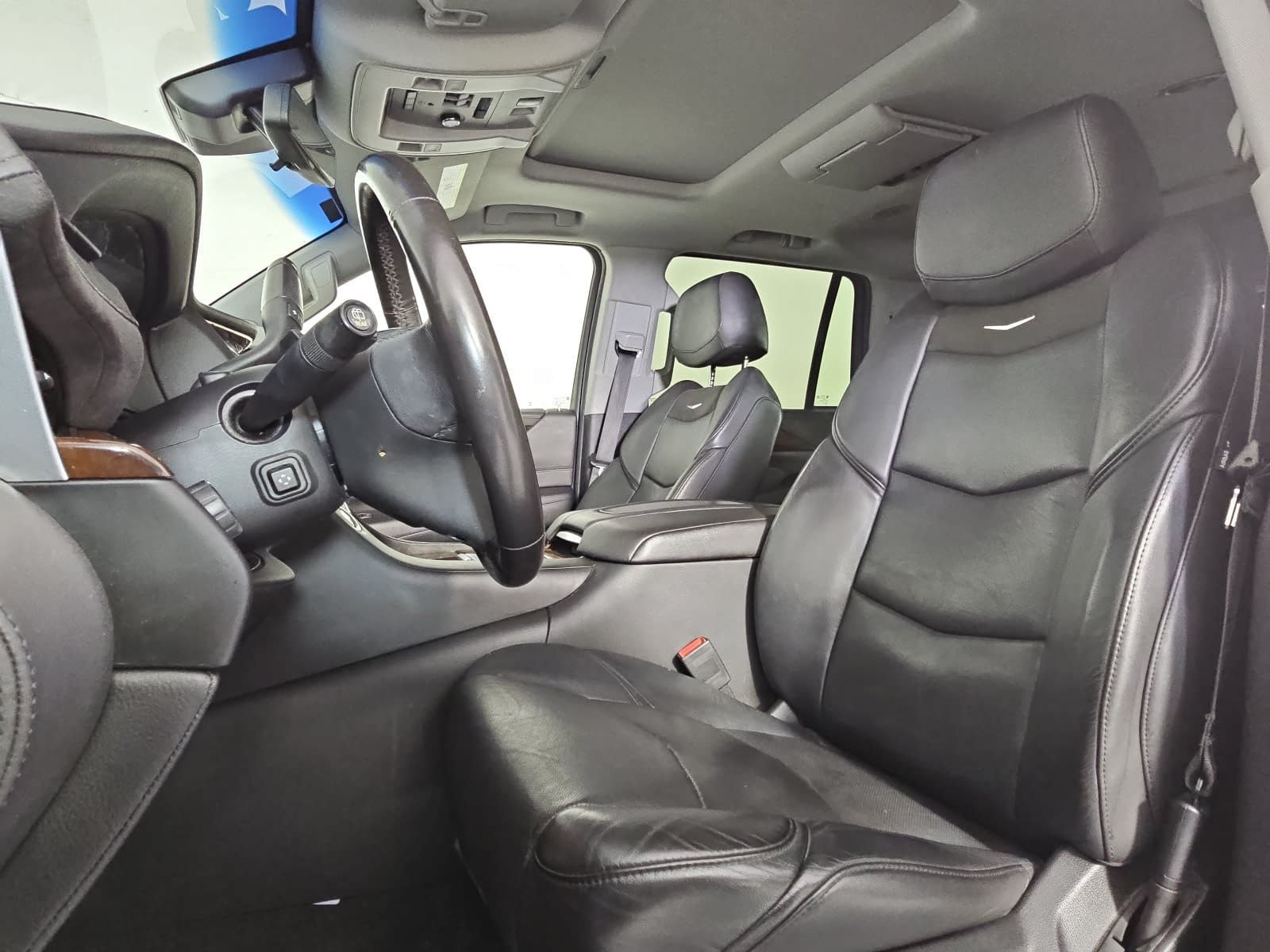 Used 2019 Cadillac Escalade Luxury AWD/4WD image 14