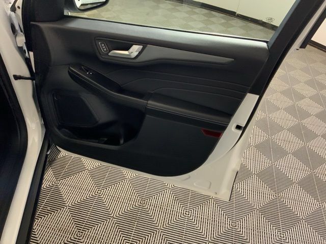 Used 2025 Ford Escape SE FWD image 38