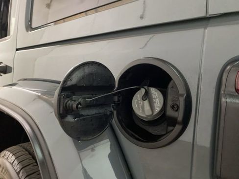 Used 2025 Jeep Wrangler Unlimited Sahara w/ Safety Group AWD/4WD image 96