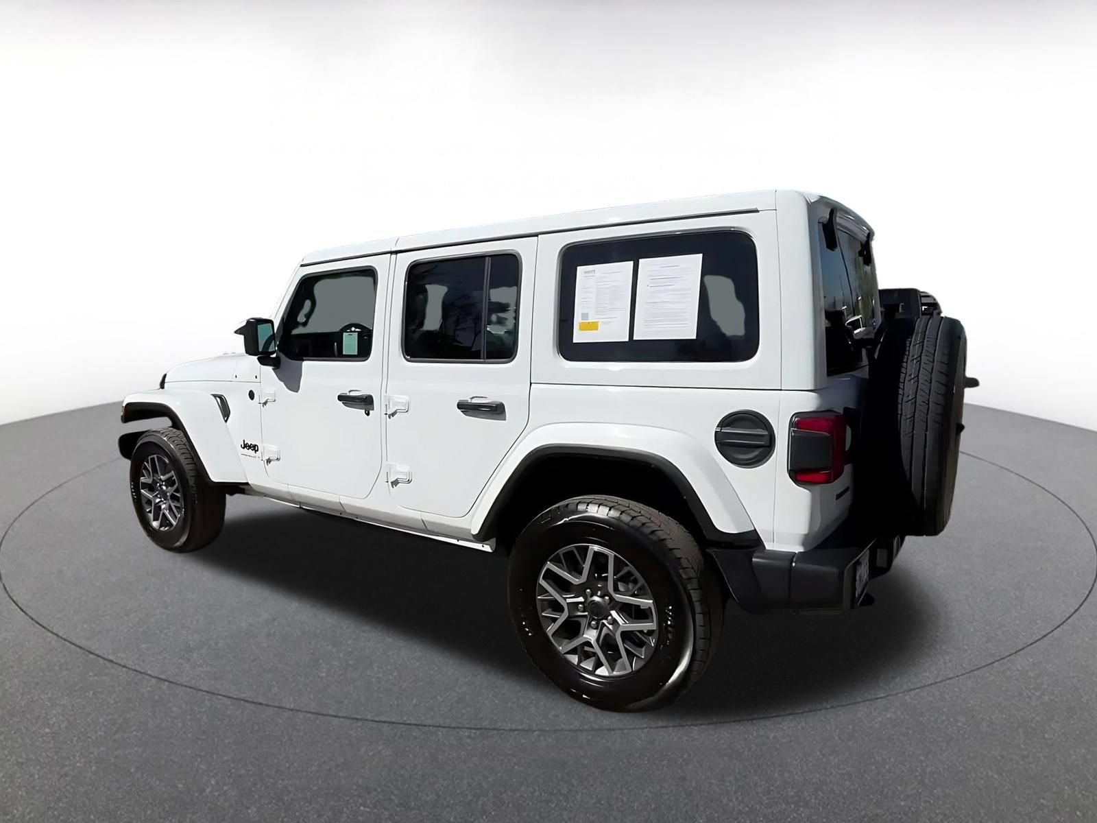 Used 2025 Jeep Wrangler Unlimited Sahara AWD/4WD image 9