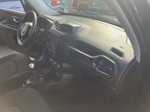 Used 2017 Jeep Renegade Altitude image 27