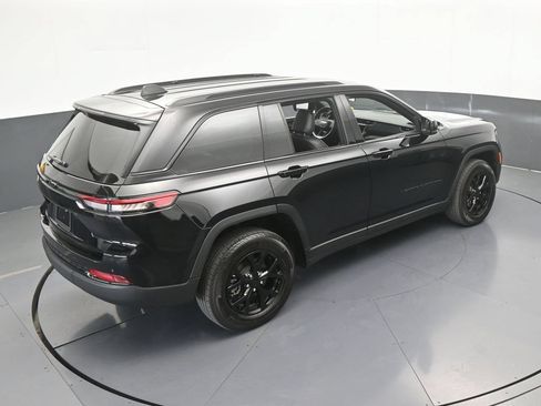 Used 2025 Jeep Grand Cherokee Altitude RWD image 53