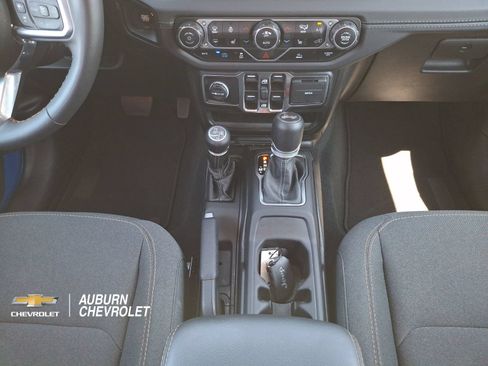 Used 2024 Jeep Wrangler Unlimited Sahara AWD/4WD image 9