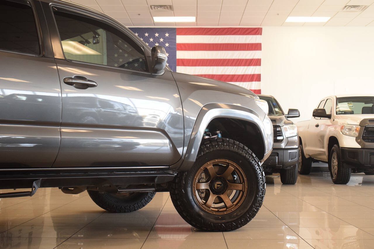 Used 2017 Toyota Tacoma TRD Sport w/ Tow Package (A/T) AWD/4WD image 24