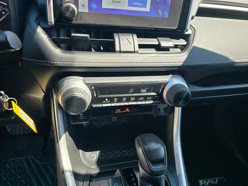 Used 2023 Toyota RAV4 LE AWD/4WD image 33