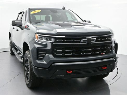 Used 2025 Chevrolet Silverado 1500 LT Trail Boss w/ Convenience Package II AWD/4WD image 2