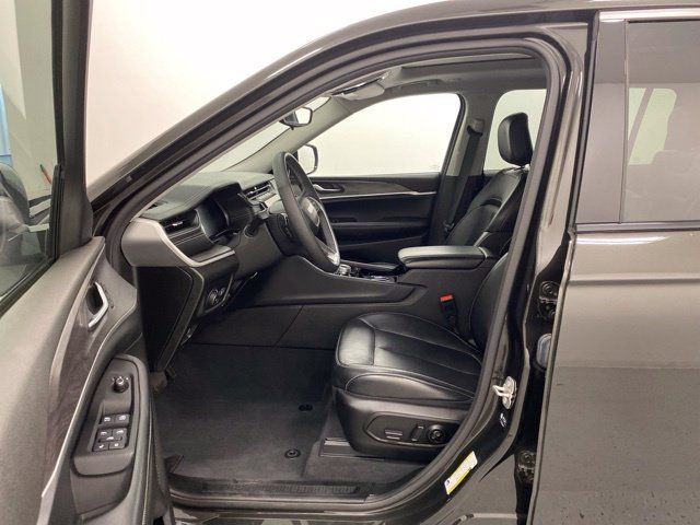 Used 2023 Jeep Grand Cherokee L Limited AWD/4WD image 12