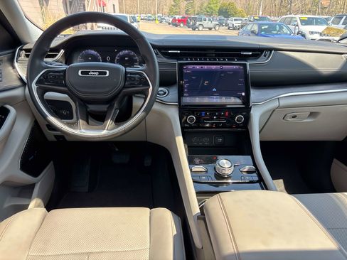 Used 2022 Jeep Grand Cherokee L Overland w/ Luxury Tech Group IV AWD/4WD image 12