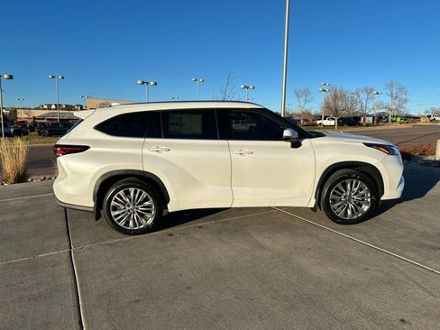 New 2026 Toyota Highlander Platinum AWD/4WD image 8