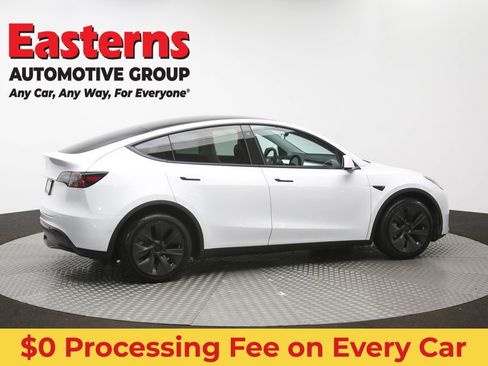 Used 2022 Tesla Model Y Long Range AWD/4WD image 39