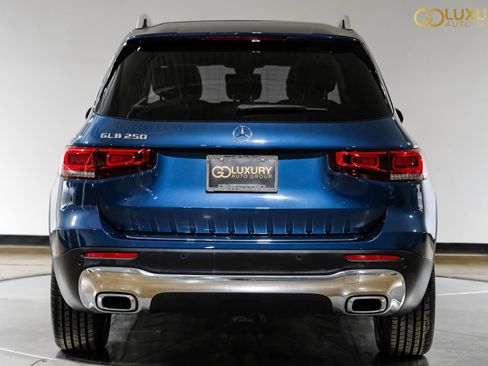 Used 2023 Mercedes-Benz GLB 250 w/ Premium Package image 11