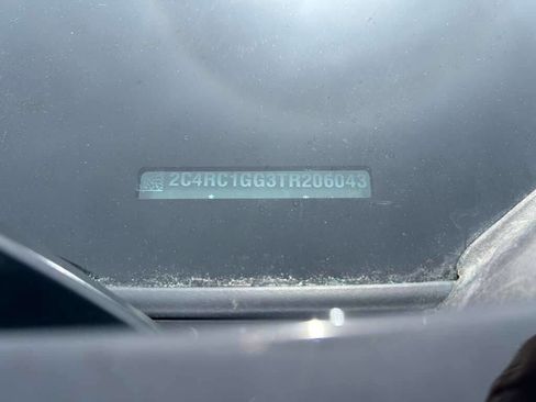 Used 2026 Chrysler Pacifica Limited FWD image 19