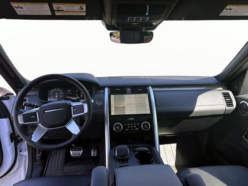 Used 2024 Land Rover Discovery Metropolitan Edition AWD/4WD image 15