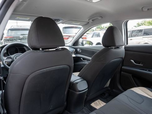 Used 2023 Hyundai Elantra SE FWD image 18