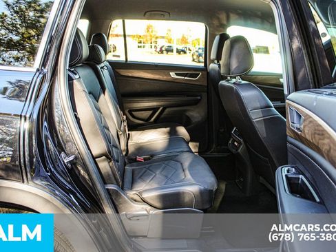 Used 2025 Volkswagen Atlas SE image 22