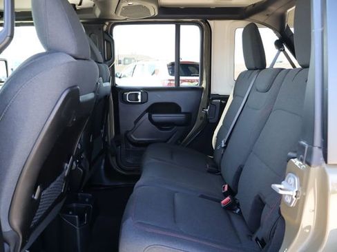 Used 2025 Jeep Wrangler Unlimited Rubicon image 10