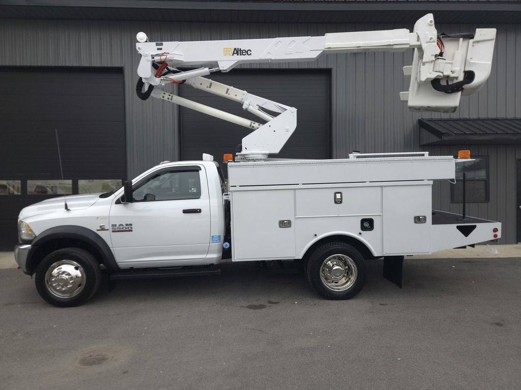 Used 2015 RAM 5500 Tradesman w/ Ambulance Prep Group RWD image 1