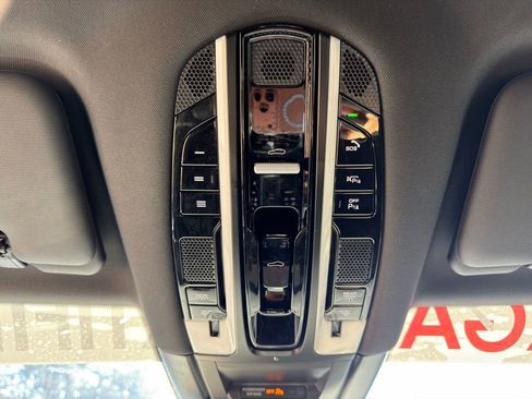 Used 2023 Porsche Cayenne image 27