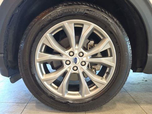 Used 2023 Ford Explorer XLT w/ Equipment Group 202A AWD/4WD image 13