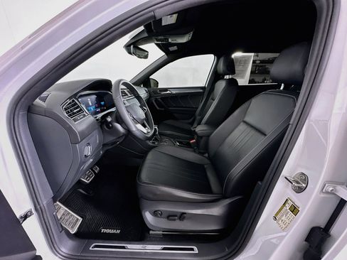 Used 2022 Volkswagen Tiguan SE R-Line FWD image 13
