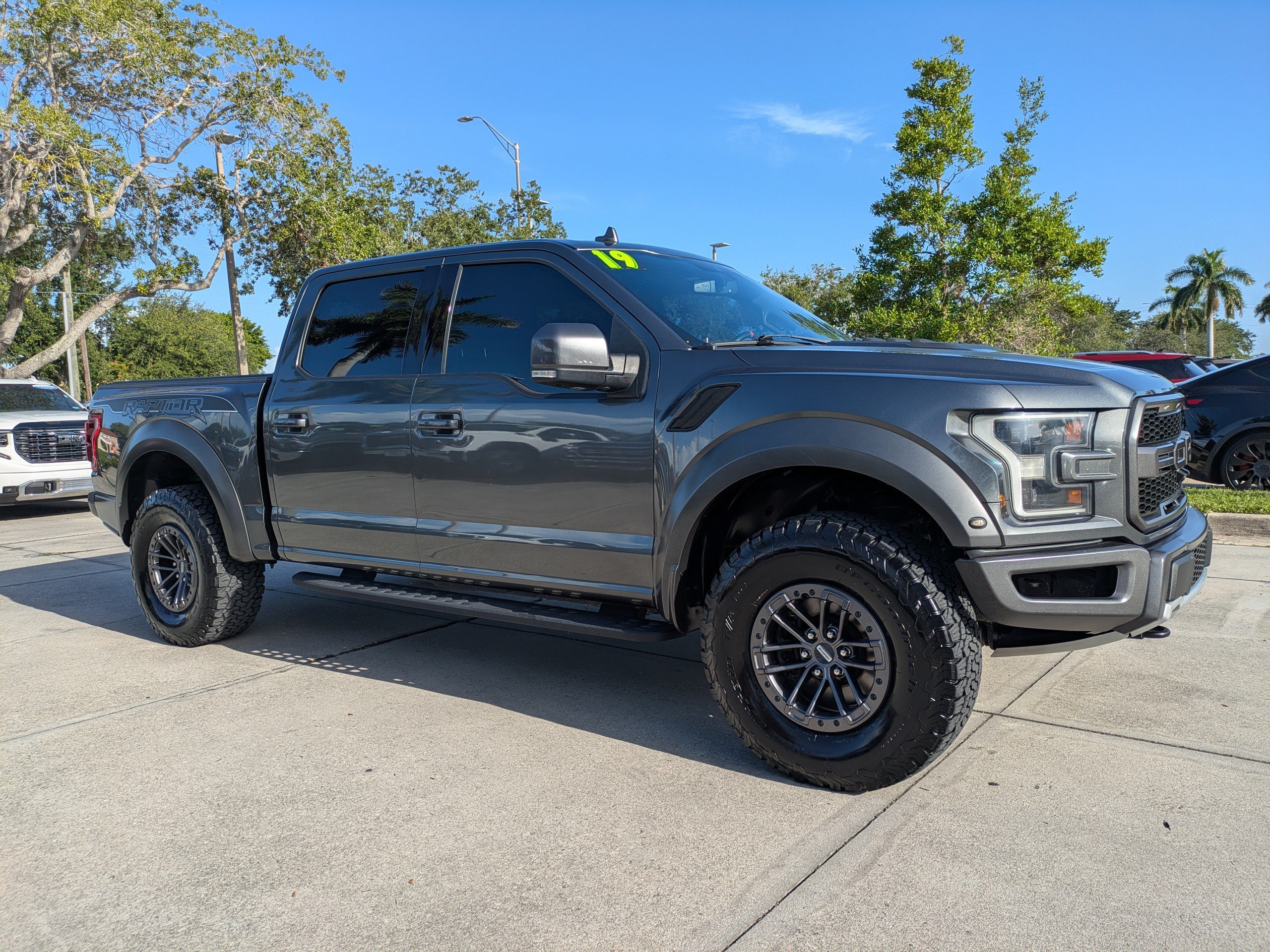 Used 2019 Ford F150 Raptor w/ Equipment Group 802A Luxury AWD/4WD image 2
