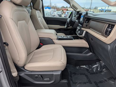Used 2024 Ford Expedition Limited AWD/4WD image 11