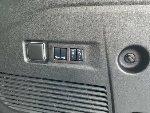 Used 2024 Chevrolet Suburban High Country AWD/4WD image 16
