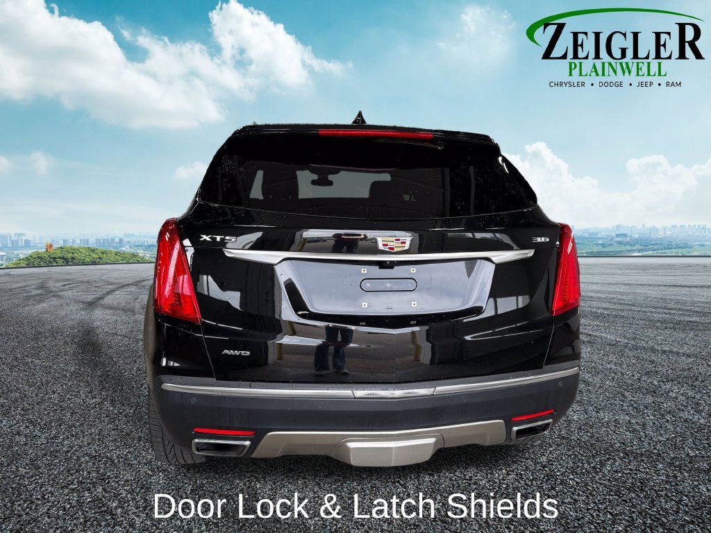 Used 2017 Cadillac XT5 Platinum AWD/4WD image 4