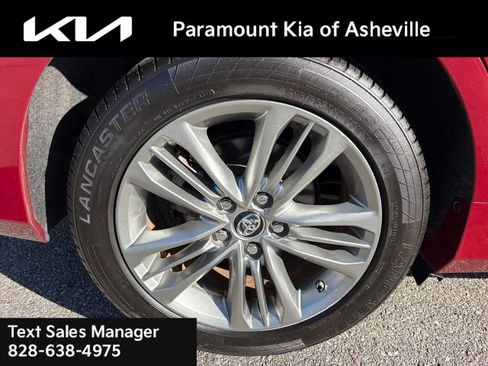 Used 2015 Toyota Camry SE image 30