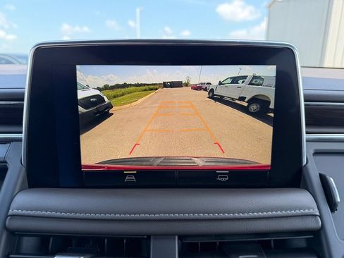 Used 2023 Chevrolet Suburban LT RWD image 29