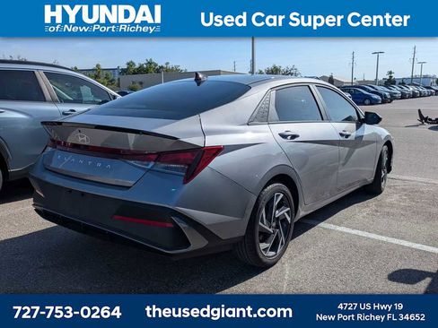Used 2025 Hyundai Elantra Sport image 3