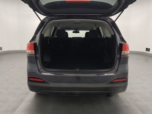 Used 2017 Kia Sorento LX w/ LX Convenience Package image 29