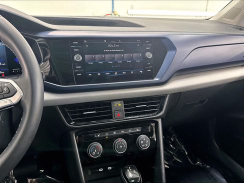 Used 2023 Volkswagen Taos SE w/ Panoramic Sunroof Package FWD image 12