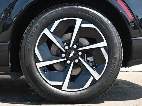 Used 2025 Chevrolet Equinox EV LT w/ LPO, Blackout Package FWD image 9