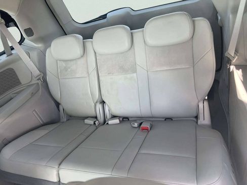 Used 2008 Chrysler Town & Country Limited w/ Entertainment Group #3 FWD image 4