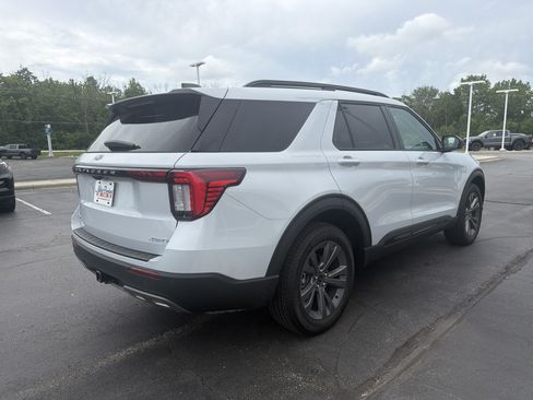 New 2026 Ford Explorer Active w/ Active Comfort Package AWD/4WD image 8