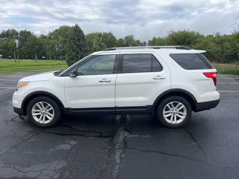 Used 2014 Ford Explorer XLT w/ Equipment Group 202A FWD image 2