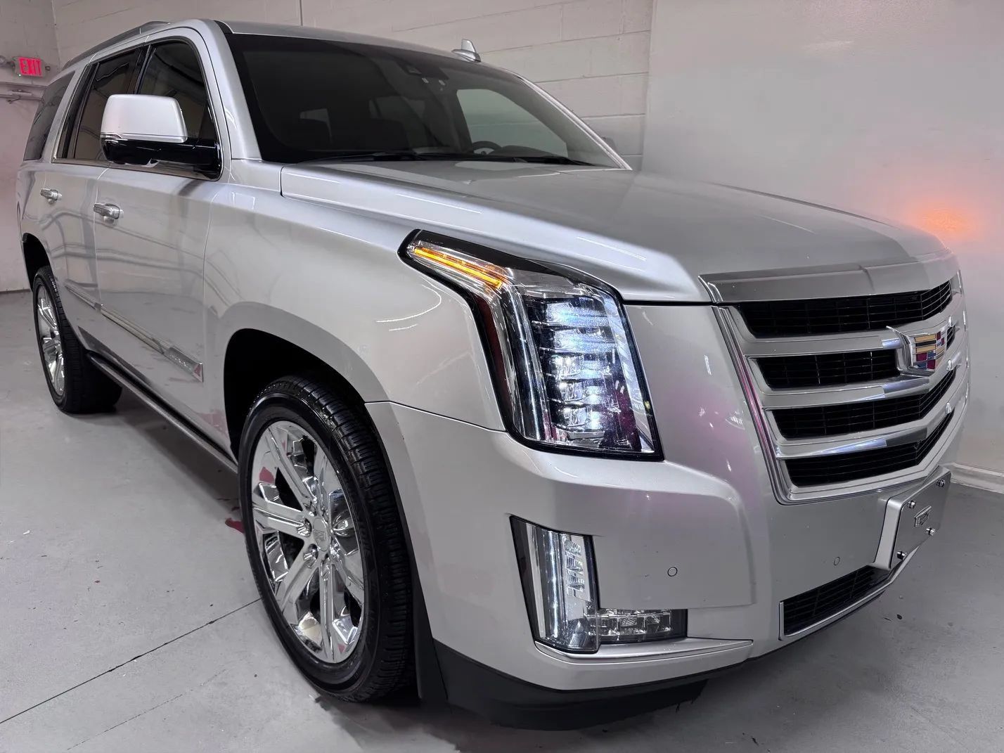 Used 2016 Cadillac Escalade Premium AWD/4WD image 1