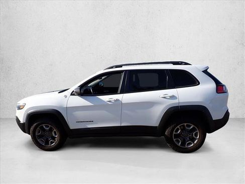 Used 2019 Jeep Cherokee Trailhawk w/ Cold Weather Group AWD/4WD image 2
