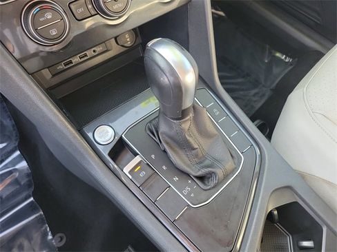 Used 2020 Volkswagen Tiguan SEL image 30