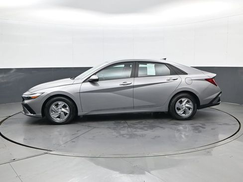 Certified 2024 Hyundai Elantra SE image 8