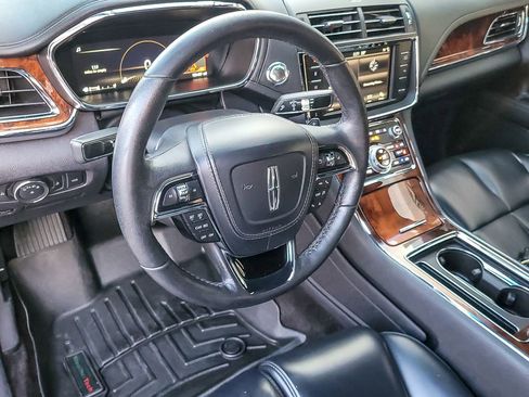 Used 2017 Lincoln Continental Premiere image 7