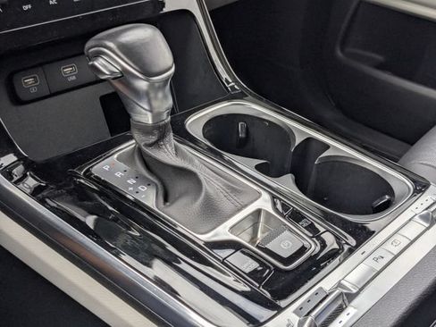 Certified 2022 Kia Carnival SX FWD image 33